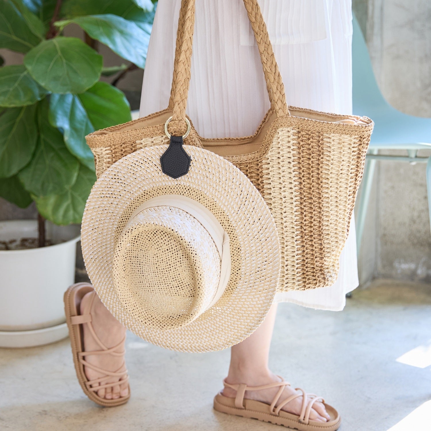 #color_black #shape_hexa